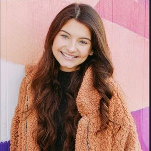 Meet your Posher, Chloe